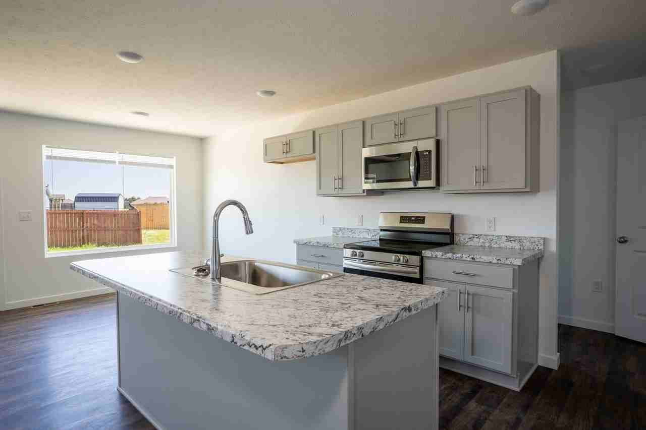 1380 Kay St - Photo 6 of 28