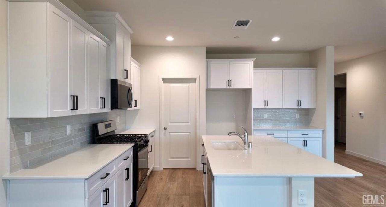 8417 Estes Park St - Photo 3 of 7