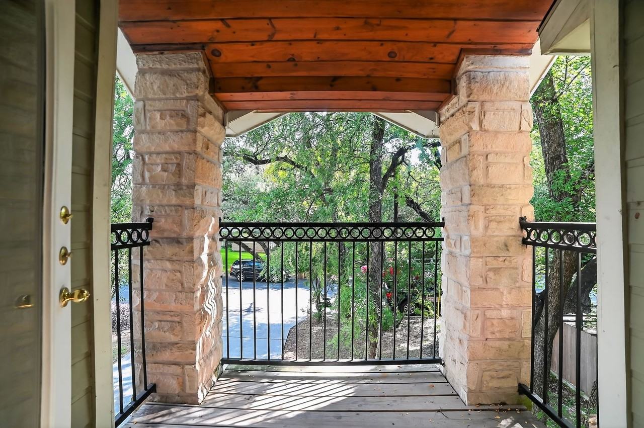 2003 Griswold Ln - Photo 4 of 21