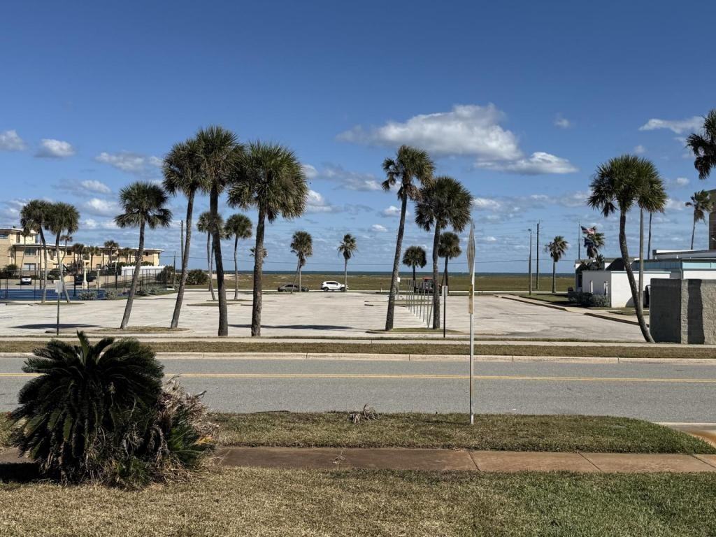 1153 Bel Aire Dr - Photo 3 of 20