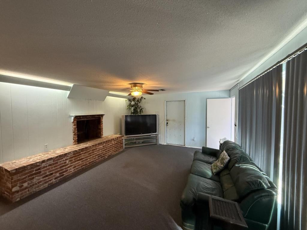 1153 Bel Aire Dr - Photo 5 of 20