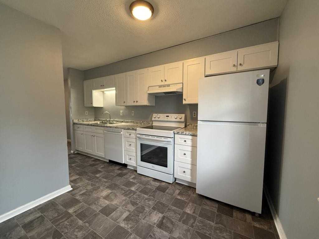 1210 Clear Ridge Ln - Photo 2 of 10