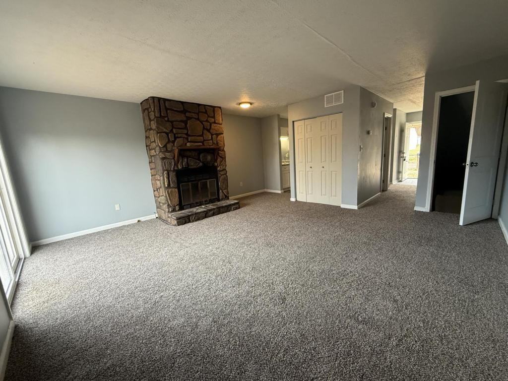 1210 Clear Ridge Ln - Photo 3 of 10