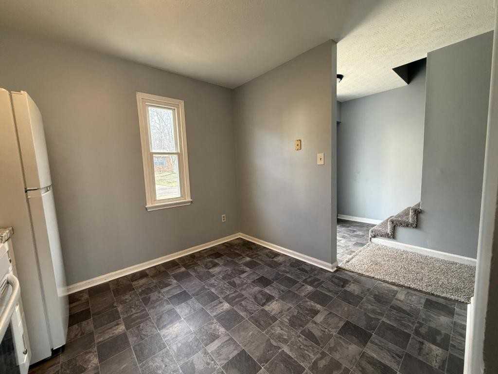 1210 Clear Ridge Ln - Photo 4 of 10