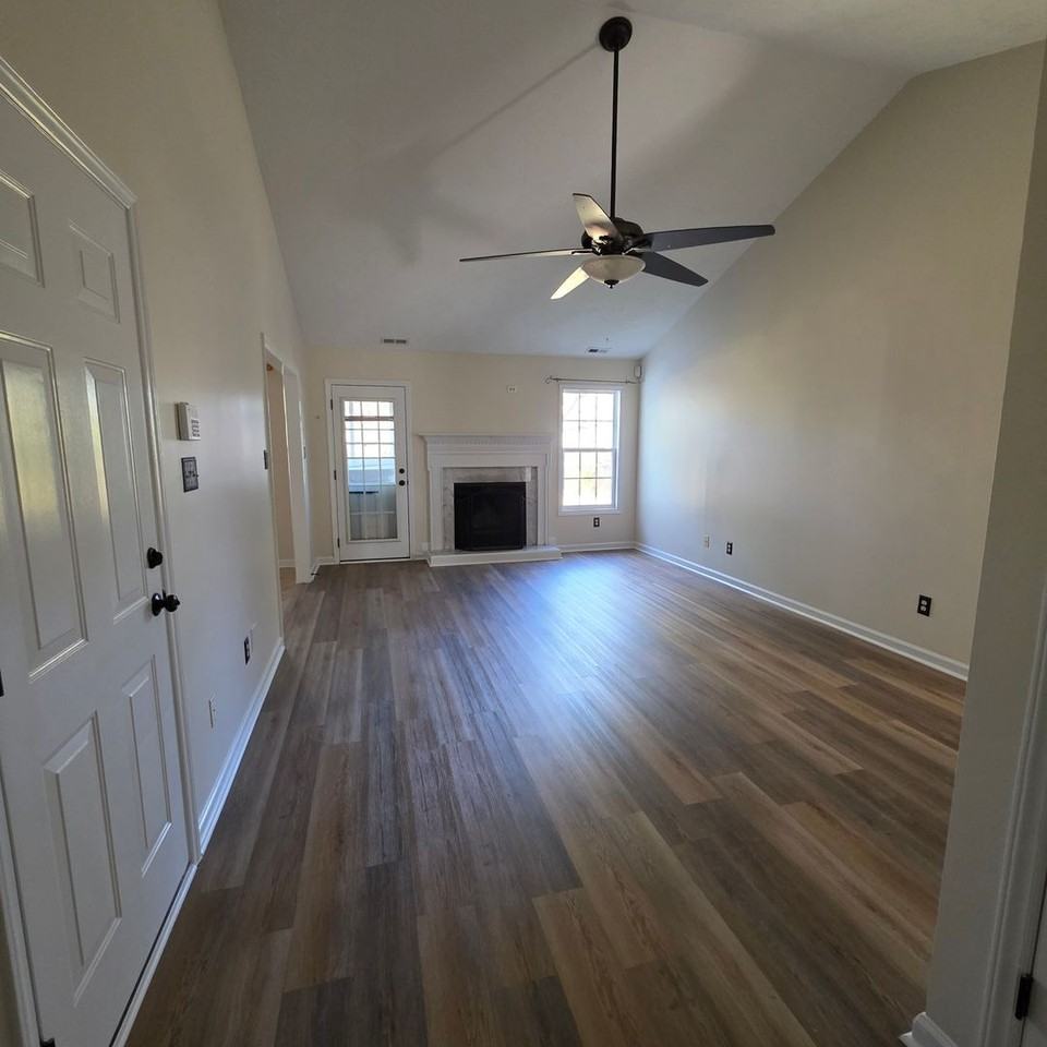 109 Silverberry Ct - Photo 2 of 17