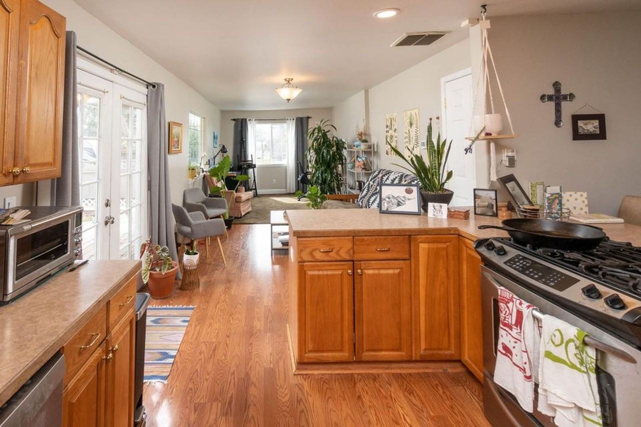 611 Ne Innes Ln #A - Photo 7 of 13