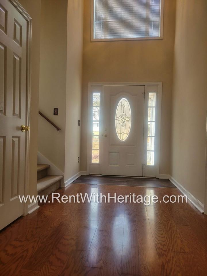 1763 Silver Way - Photo 4 of 50