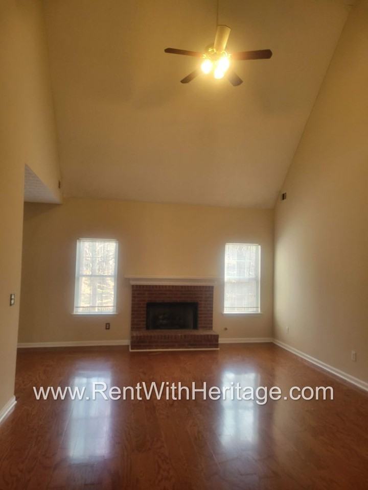 1763 Silver Way - Photo 6 of 50