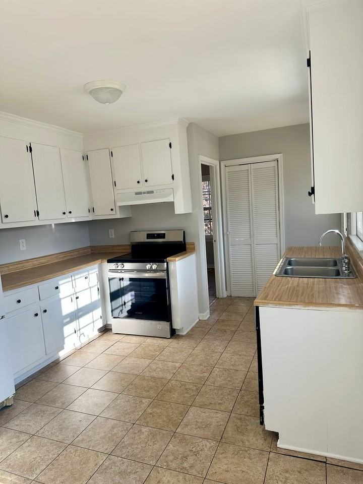 8413 Boones Trail Rd - Photo 5 of 15