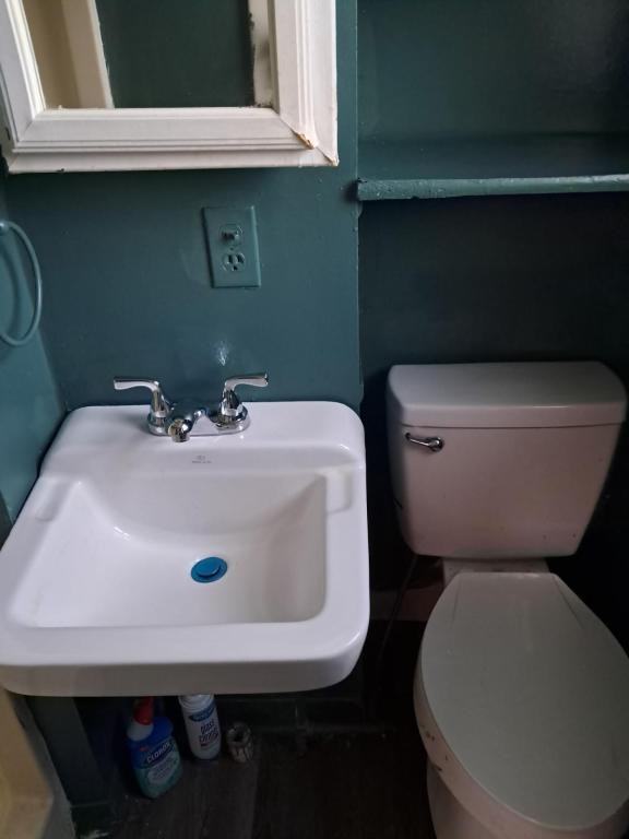 2015 W Albany Ave - Photo 3 of 5