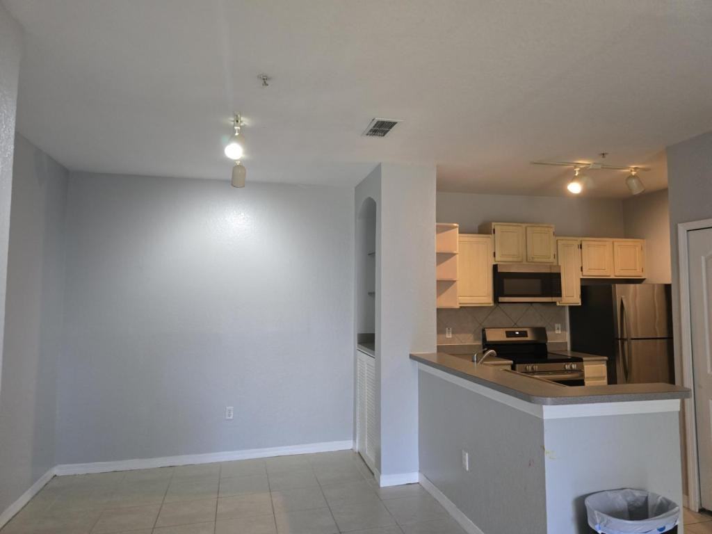 8919 Legacy Ct - Photo 6 of 24