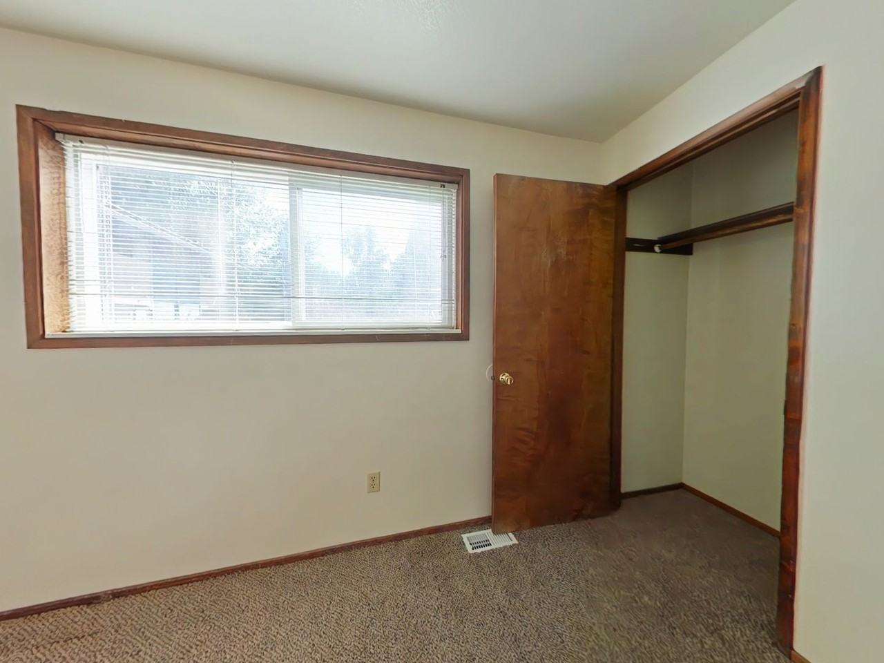 951 Nw Garfield Ave - Photo 7 of 9