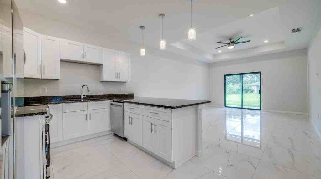 4864 Golfview Blvd - Photo 3 of 19