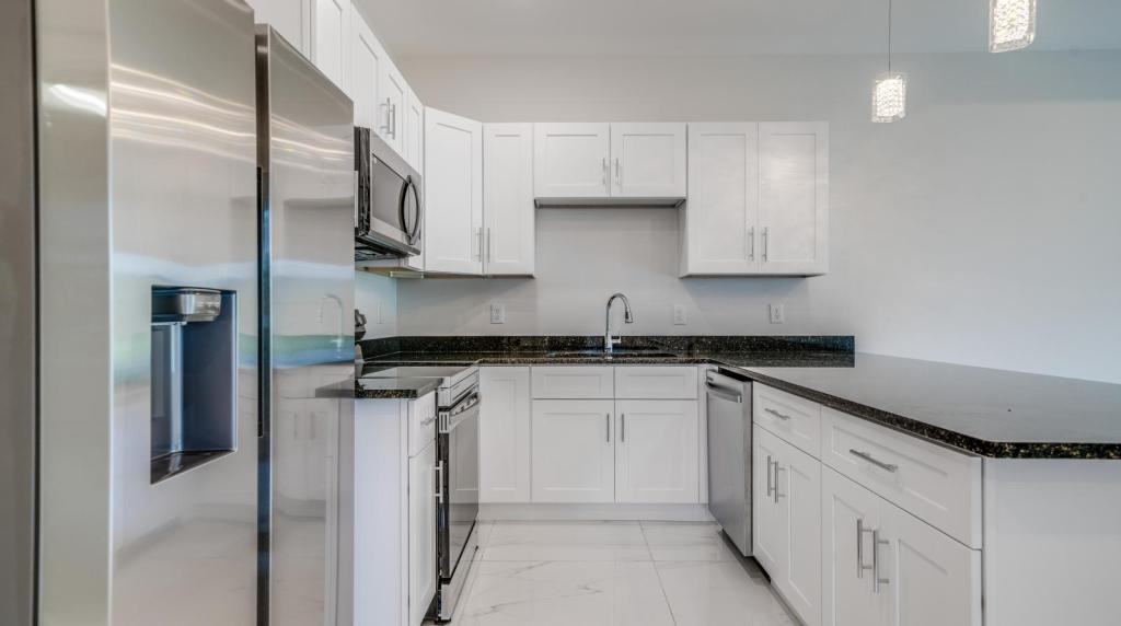 4864 Golfview Blvd - Photo 4 of 19