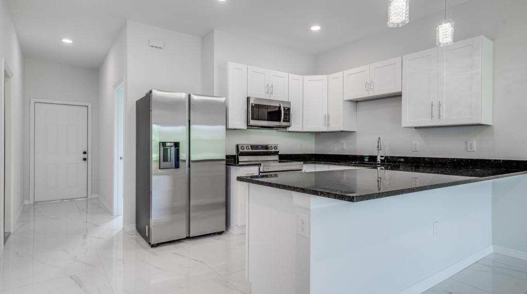 4864 Golfview Blvd - Photo 5 of 19