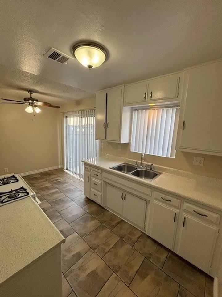 Silverwood Apartments (587) - Photo 4 of 22