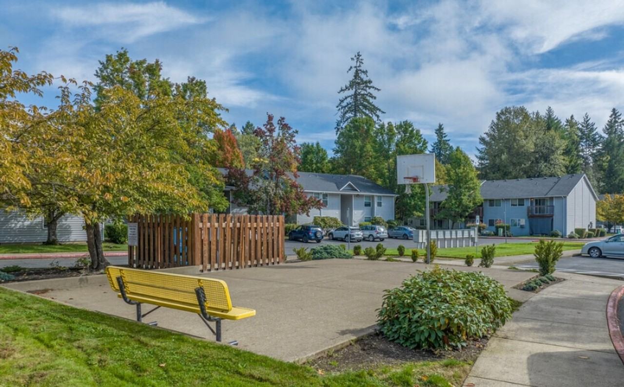 1630 Se Crystal Lake Dr #A - Photo 4 of 12