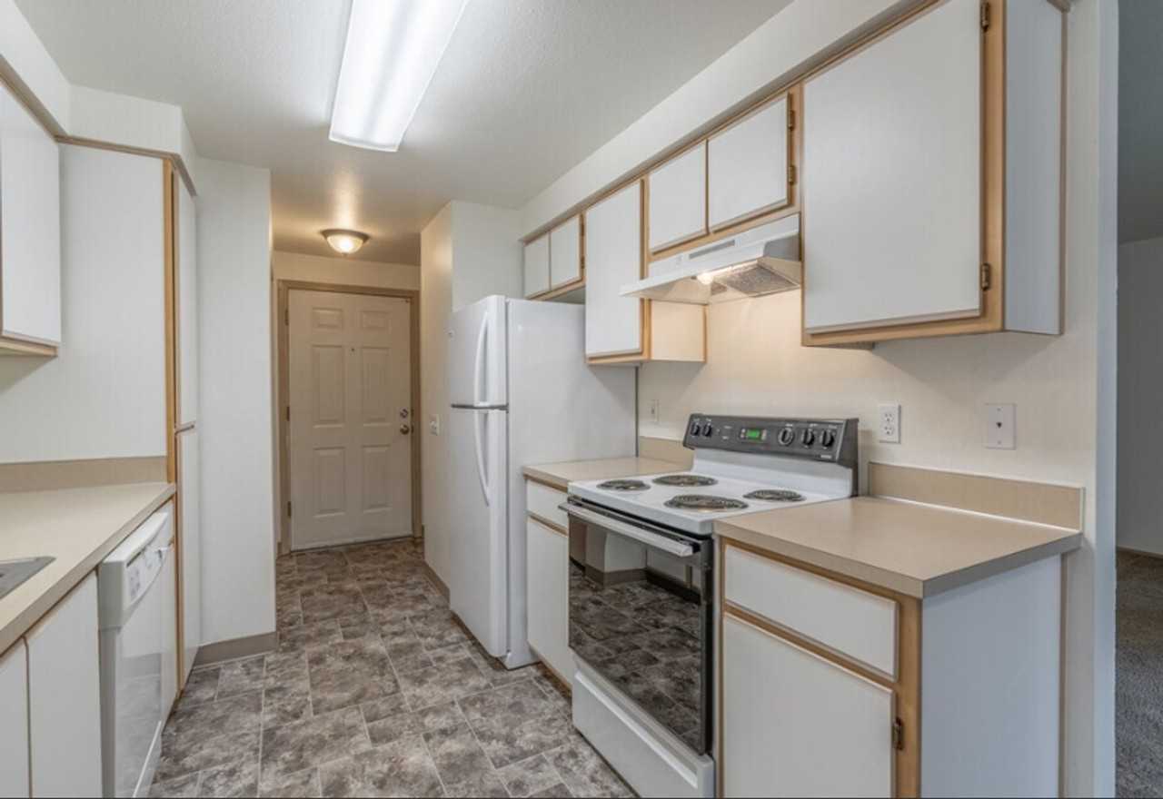 1630 Se Crystal Lake Dr #A - Photo 6 of 12