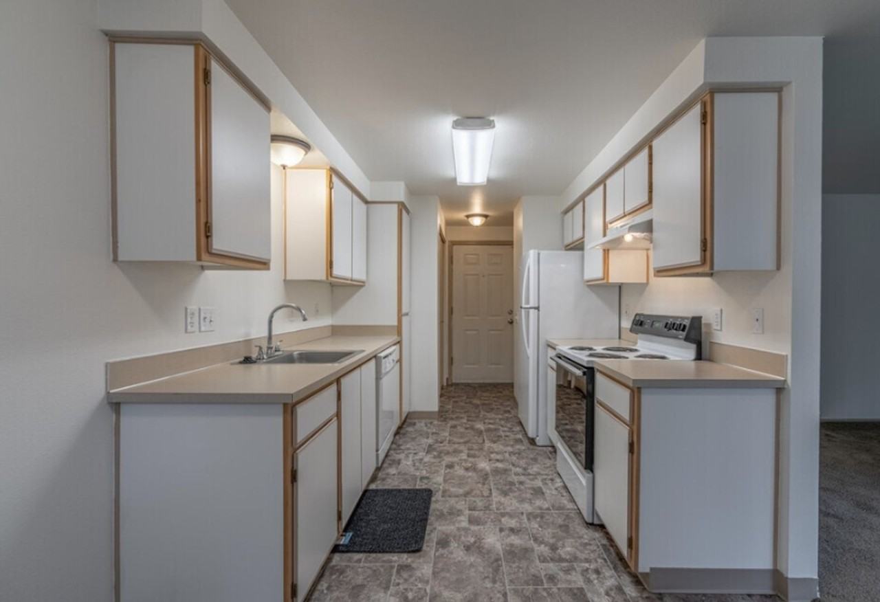 1630 Se Crystal Lake Dr #A - Photo 7 of 12