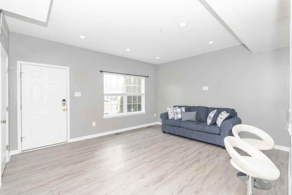 1841 Graymount Way - Photo 3 of 26