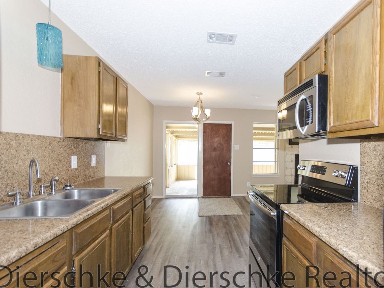 1655 Linda Lee Dr - Photo 3 of 16