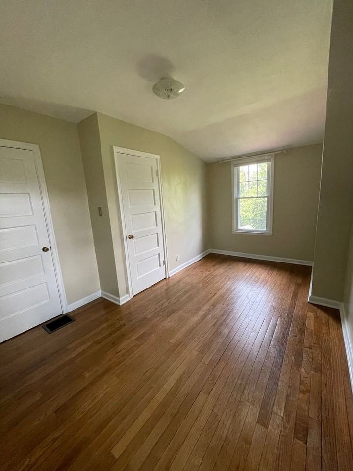 1260 Oxford Pl - Photo 5 of 15