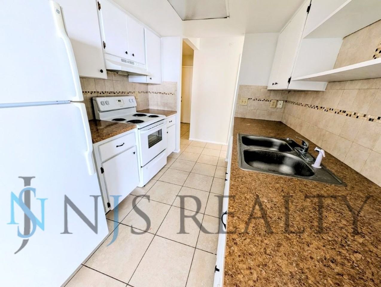 4325 Woodfield Ave - Photo 3 of 17