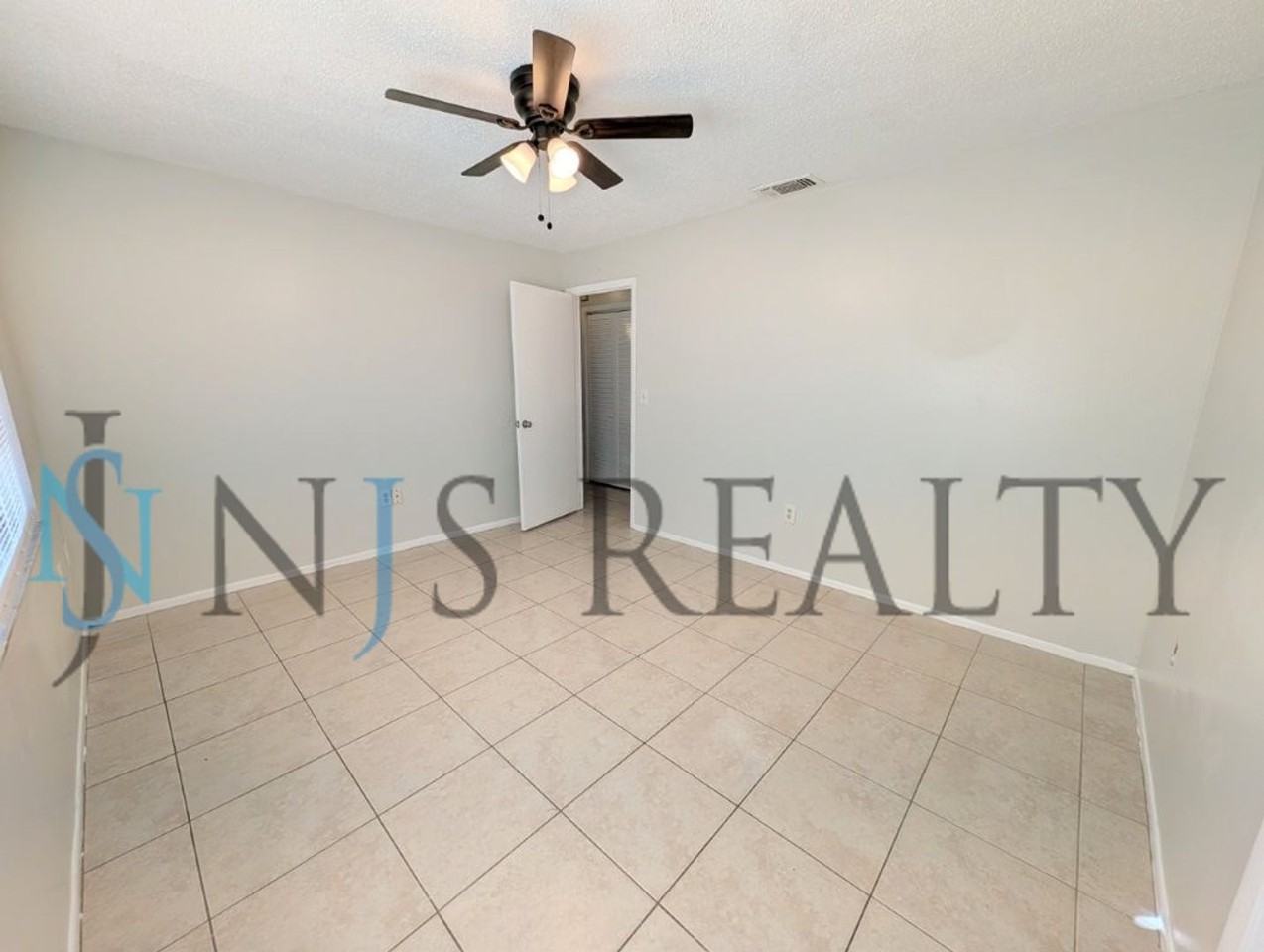 4325 Woodfield Ave - Photo 7 of 17