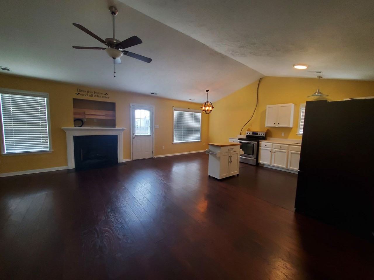 2540 Cameron Woods Ln - Photo 2 of 9