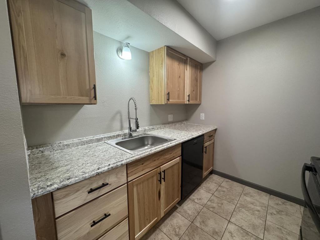 408 W Cale St - Photo 2 of 6