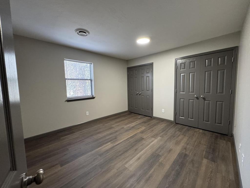 408 W Cale St - Photo 4 of 6