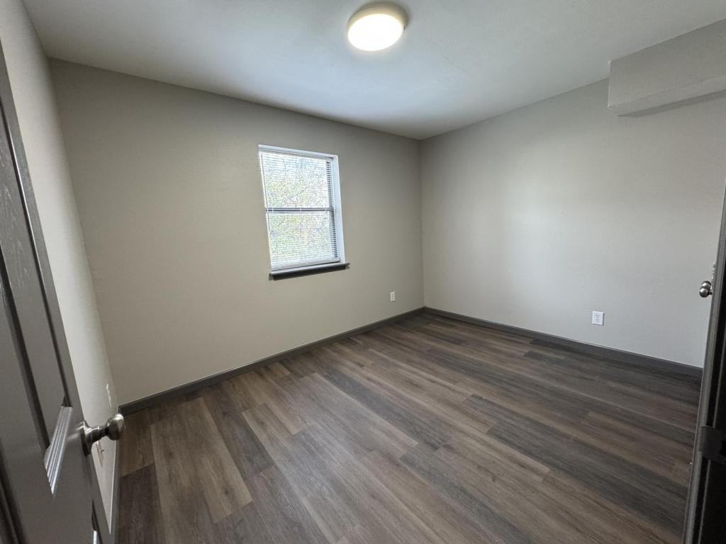 408 W Cale St - Photo 5 of 6