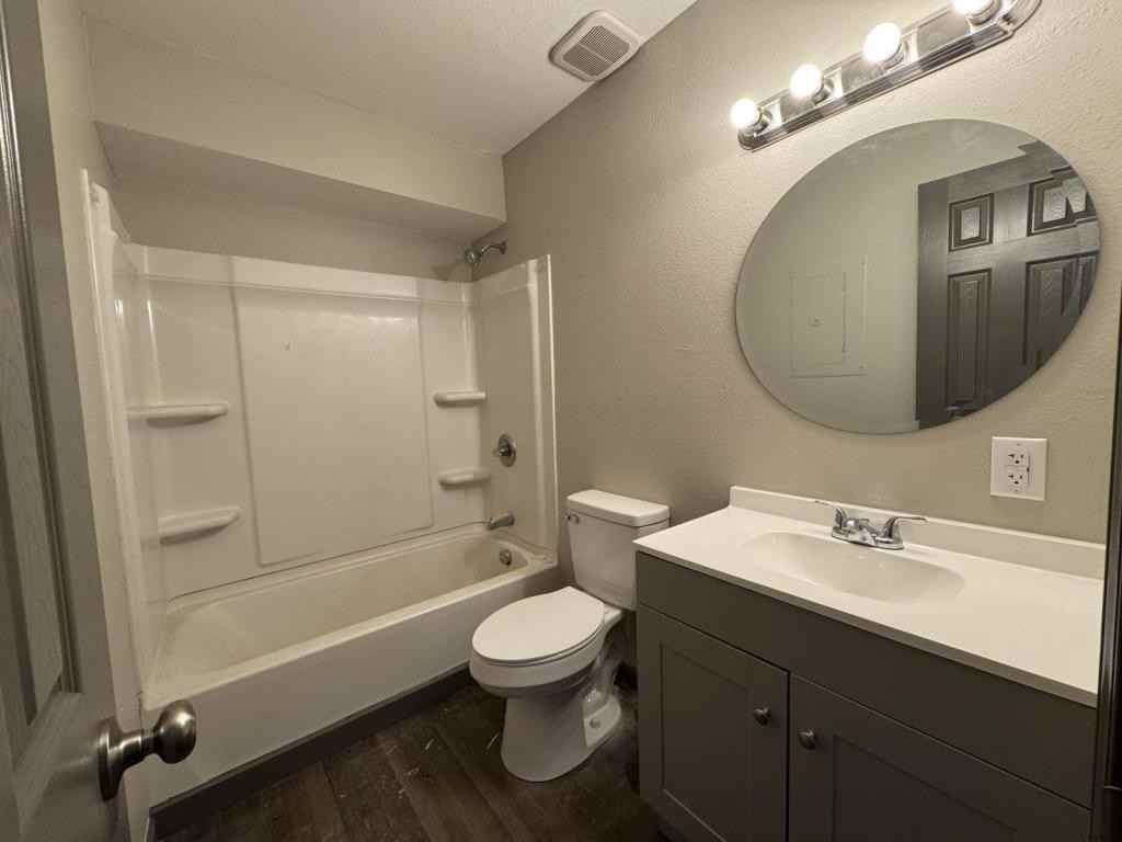 408 W Cale St - Photo 6 of 6