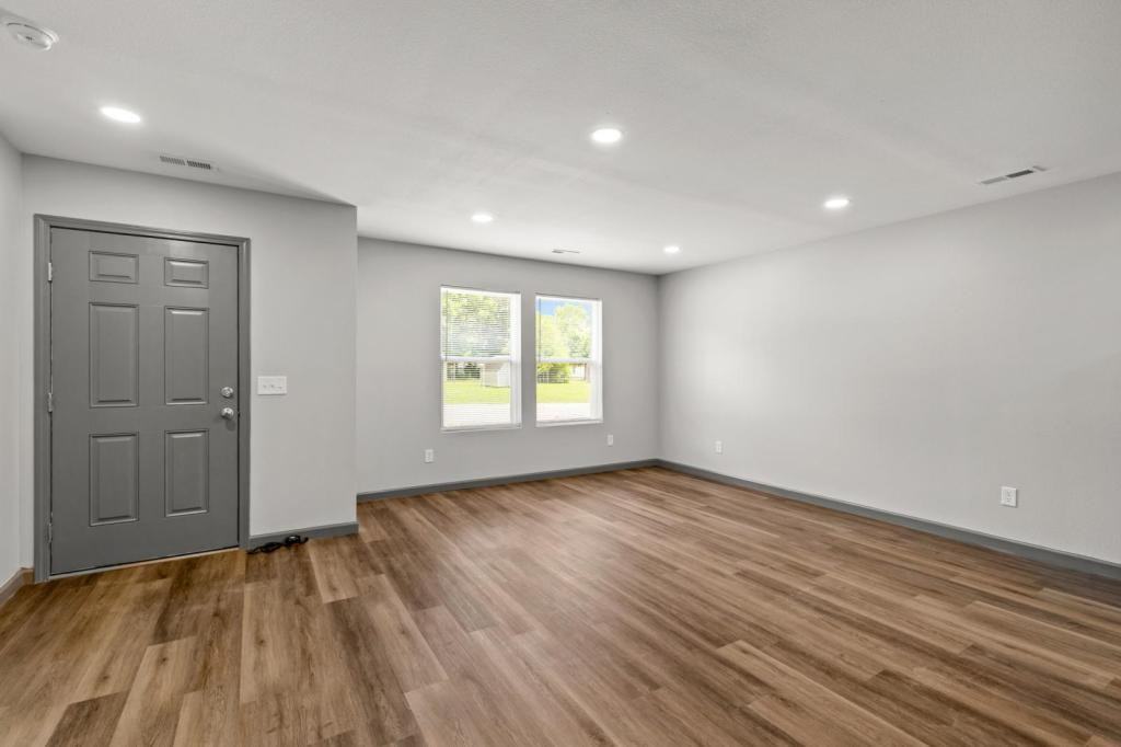 231 E Cofield St #B - Photo 4 of 12