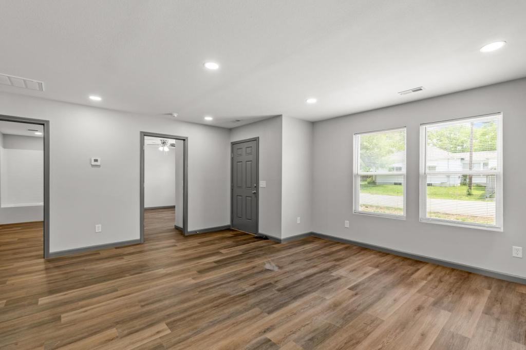 231 E Cofield St #B - Photo 5 of 12