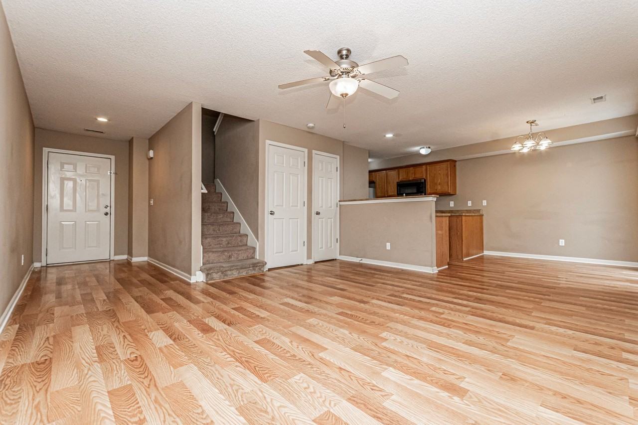 2409 Deerfield Blvd - Photo 4 of 21