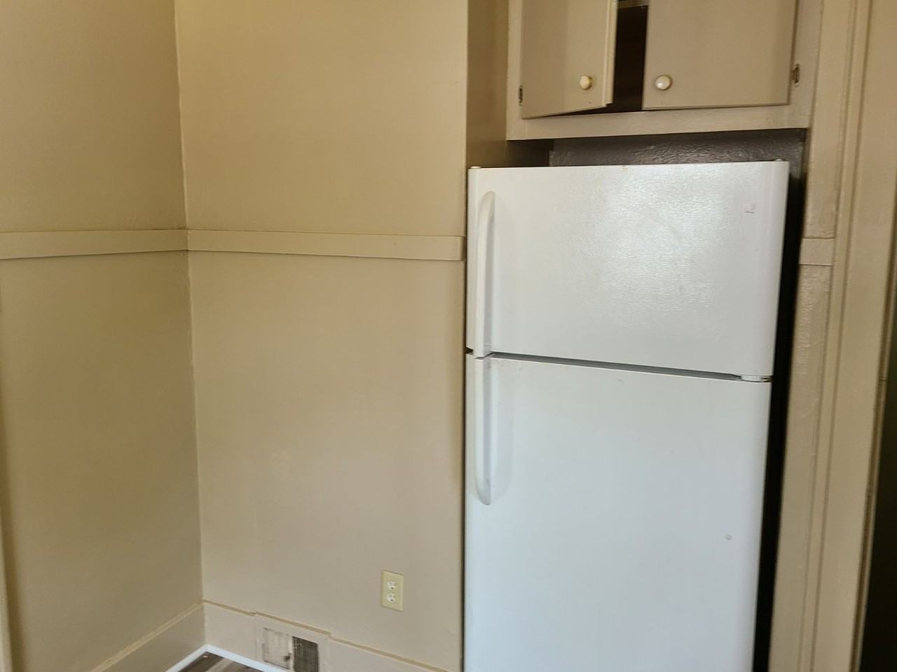 1122 Steely St - Photo 4 of 14