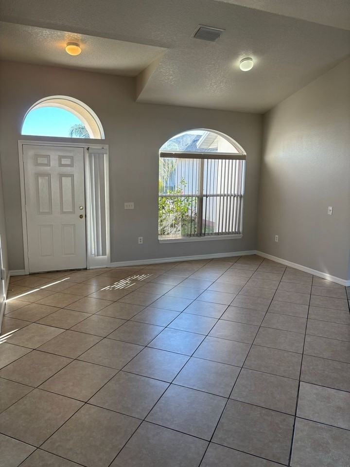 4432 Canopy Ct - Photo 3 of 14