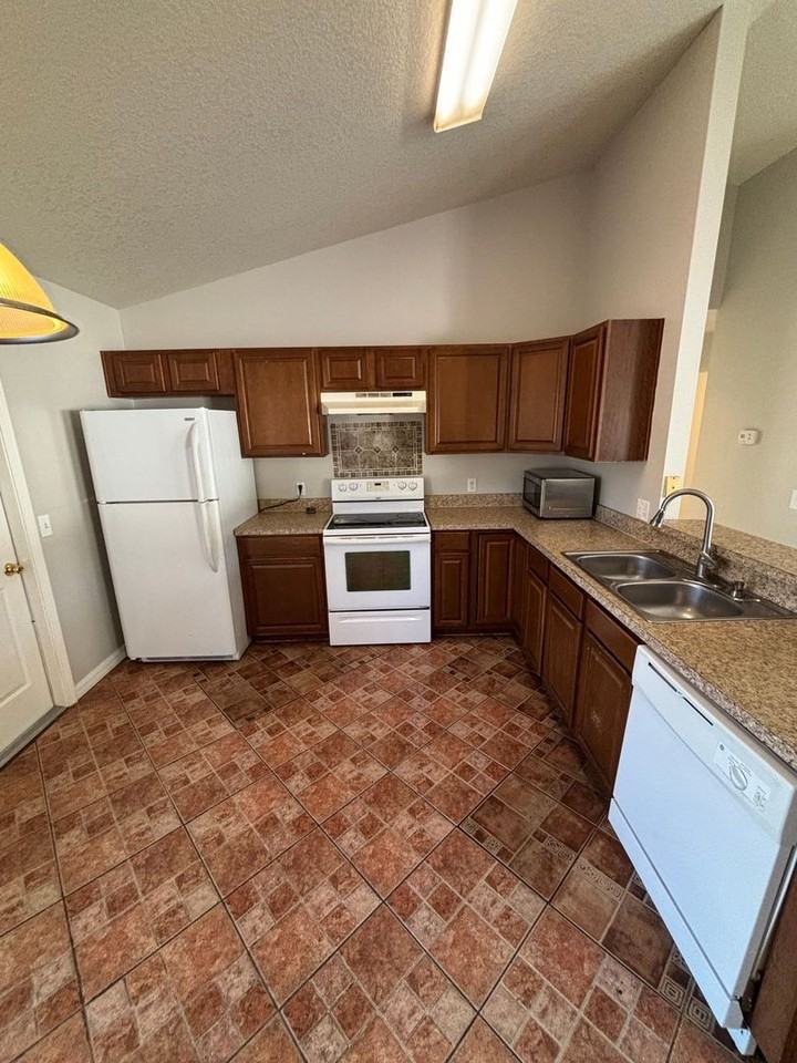 4432 Canopy Ct - Photo 7 of 14