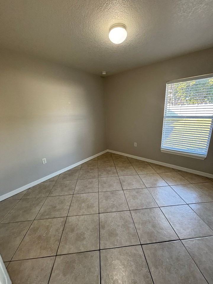 4432 Canopy Ct - Photo 7 of 16