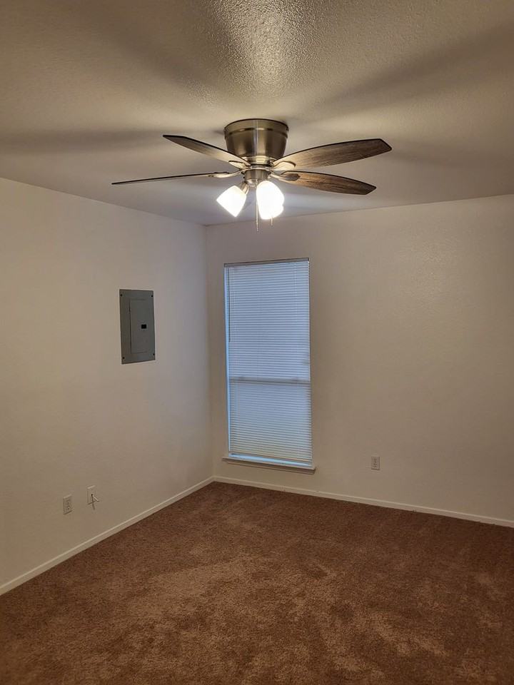 221 Kerby St #B - Photo 3 of 7