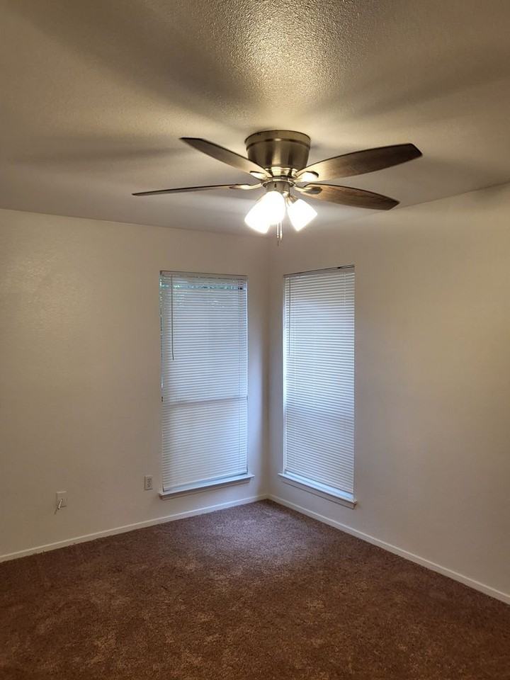 221 Kerby St #B - Photo 4 of 7