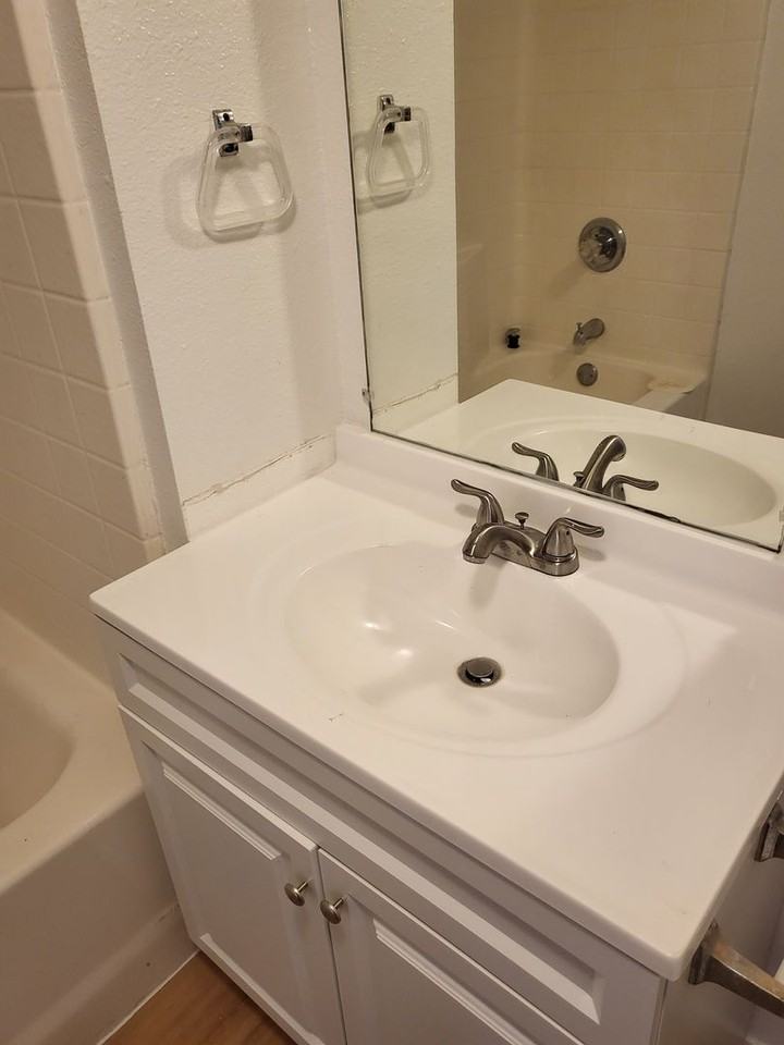 221 Kerby St #B - Photo 5 of 7