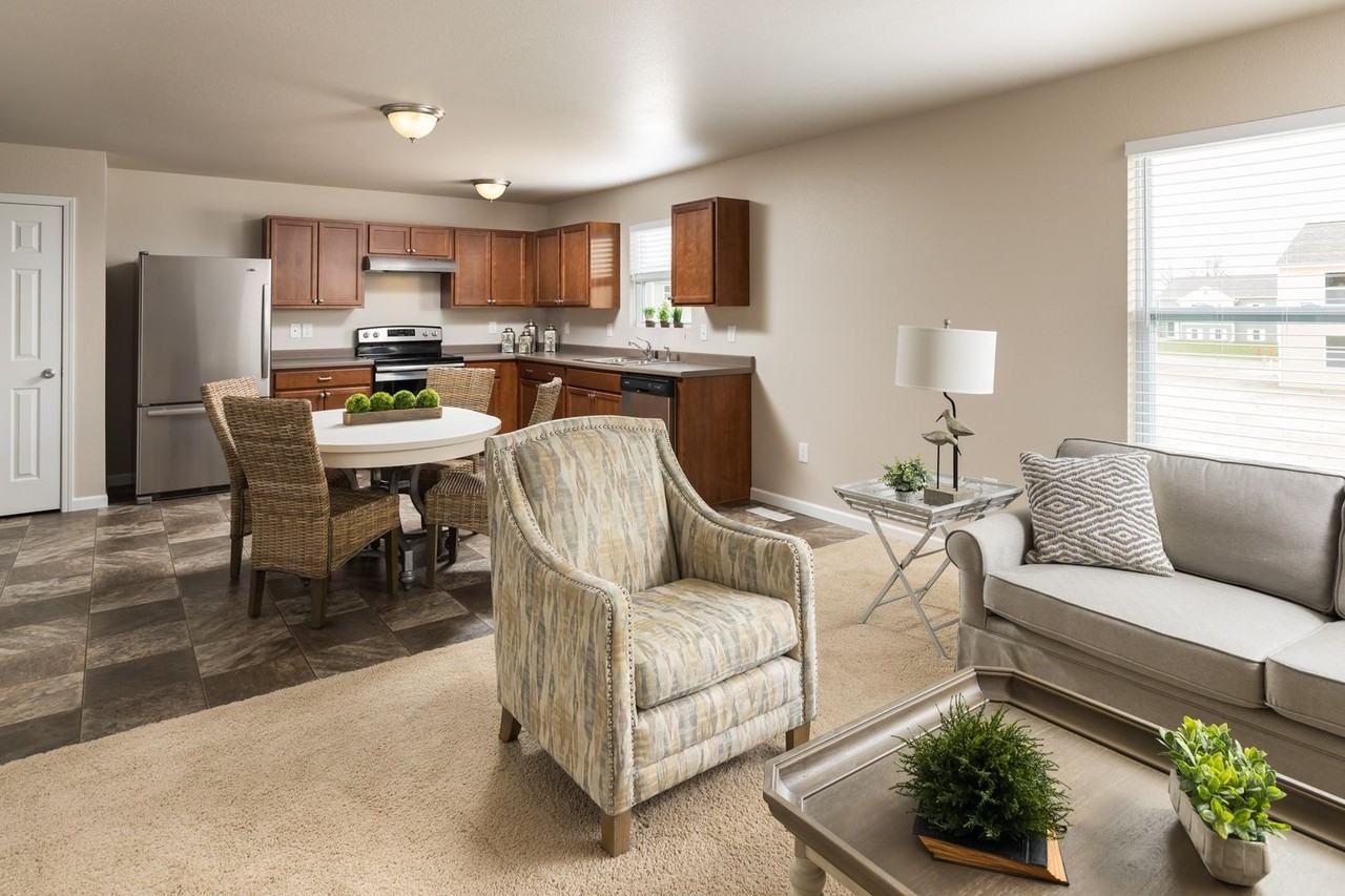 1207 Pinewood Dr - Photo 3 of 20