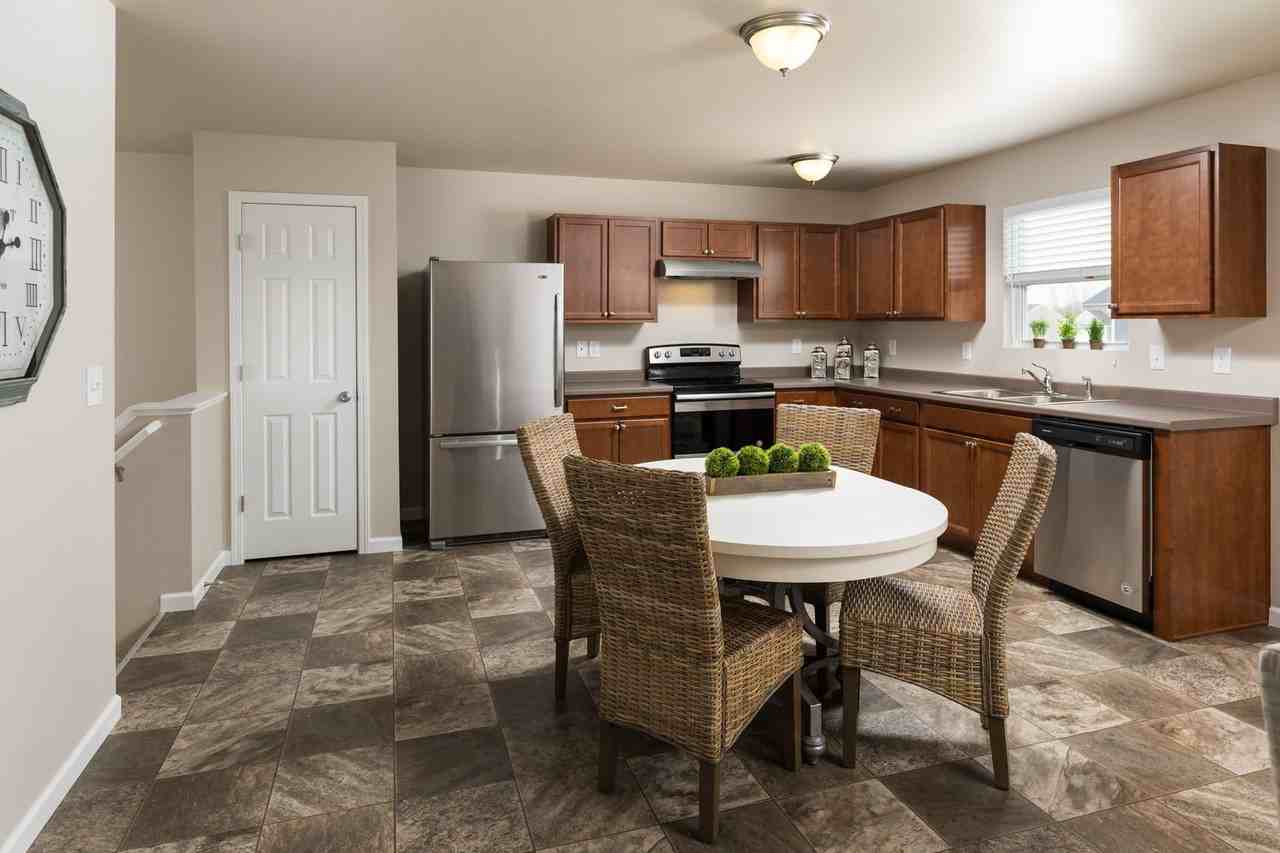 1207 Pinewood Dr - Photo 4 of 20