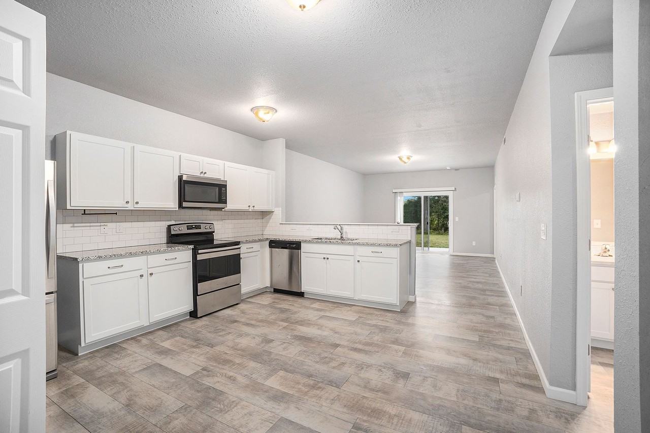 15913 Cedar St - Photo 5 of 22