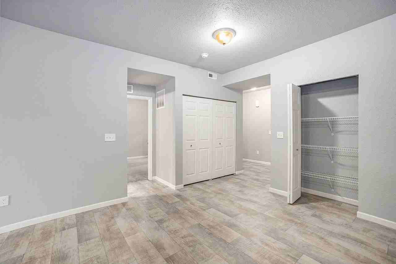 15913 Cedar St - Photo 6 of 22