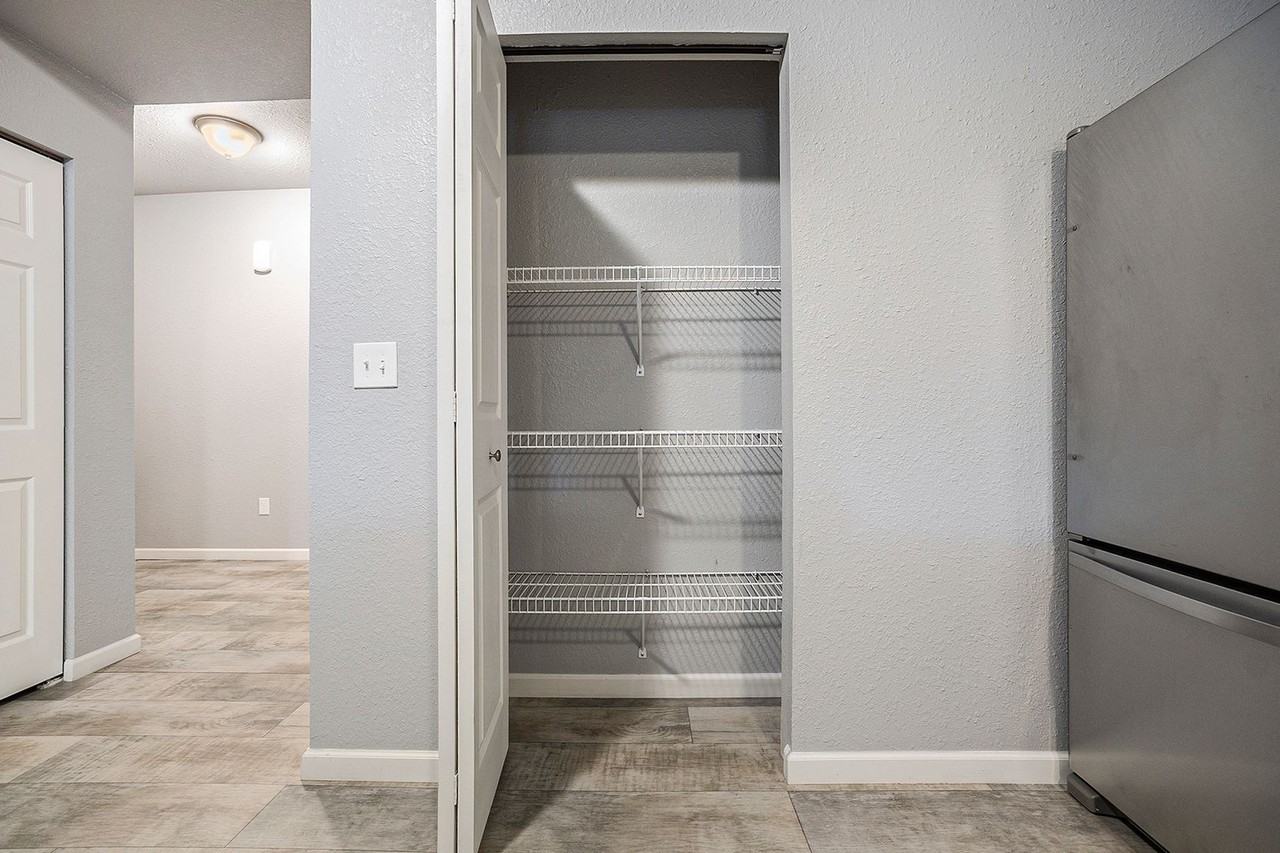 15913 Cedar St - Photo 7 of 22