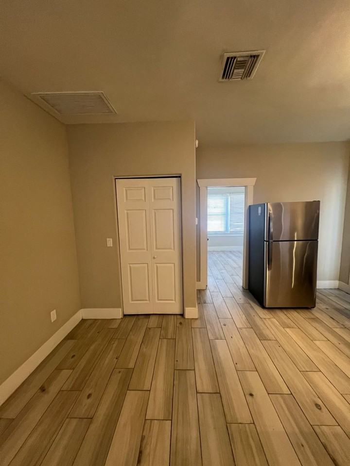 1223 N 3rd Ave - Photo 6 of 12