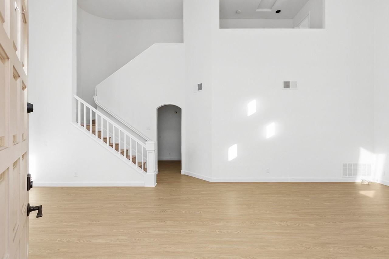 1525 Clearwater Rdg - Photo 3 of 36